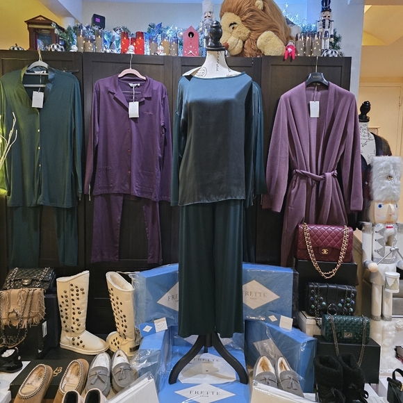 Frette Luxury Cascade Loungwear 2025 NWT 2- Piece Green Top/Pants Silk/Cotton - Picture 3 of 14